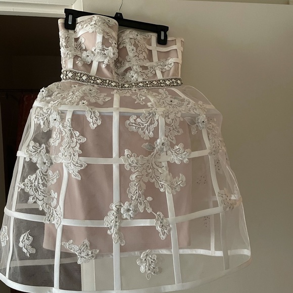 Beautiful white and nude cocktail/wedding dress. - Picture 4 of 5